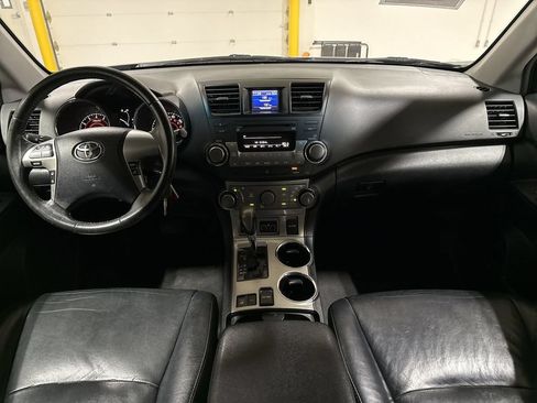 Used 2011 Toyota Highlander SE w/ Tow Pkg AWD/4WD image 10
