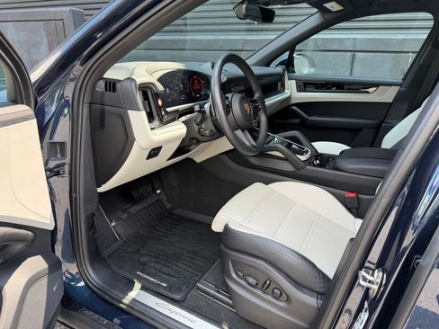 Certified 2026 Porsche Cayenne AWD/4WD image 15