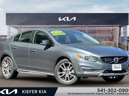 Used 2016 Volvo S60 T5 Cross Country Platinum AWD/4WD image 1