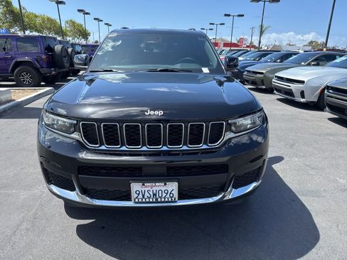 Used 2025 Jeep Grand Cherokee L Laredo RWD image 2