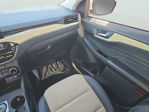 Used 2022 Ford Escape Titanium w/ Titanium Elite Package image 11