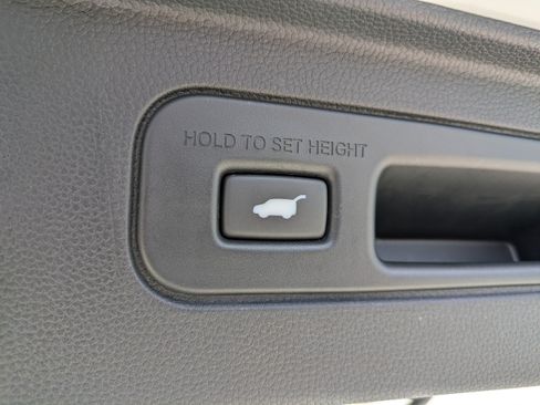 Used 2023 Honda Pilot Touring image 12