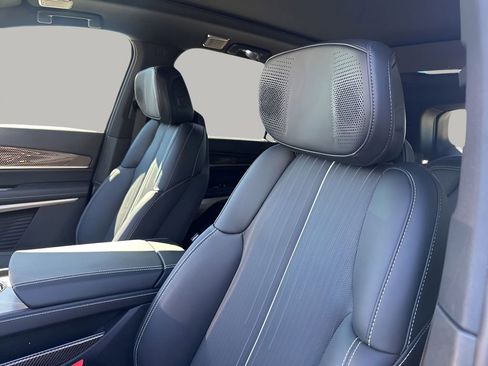New 2026 Cadillac Vistiq Premium Luxury w/ LPO, Floor Liner Package AWD/4WD image 29