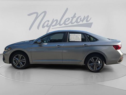 Certified 2024 Volkswagen Jetta SE FWD image 4