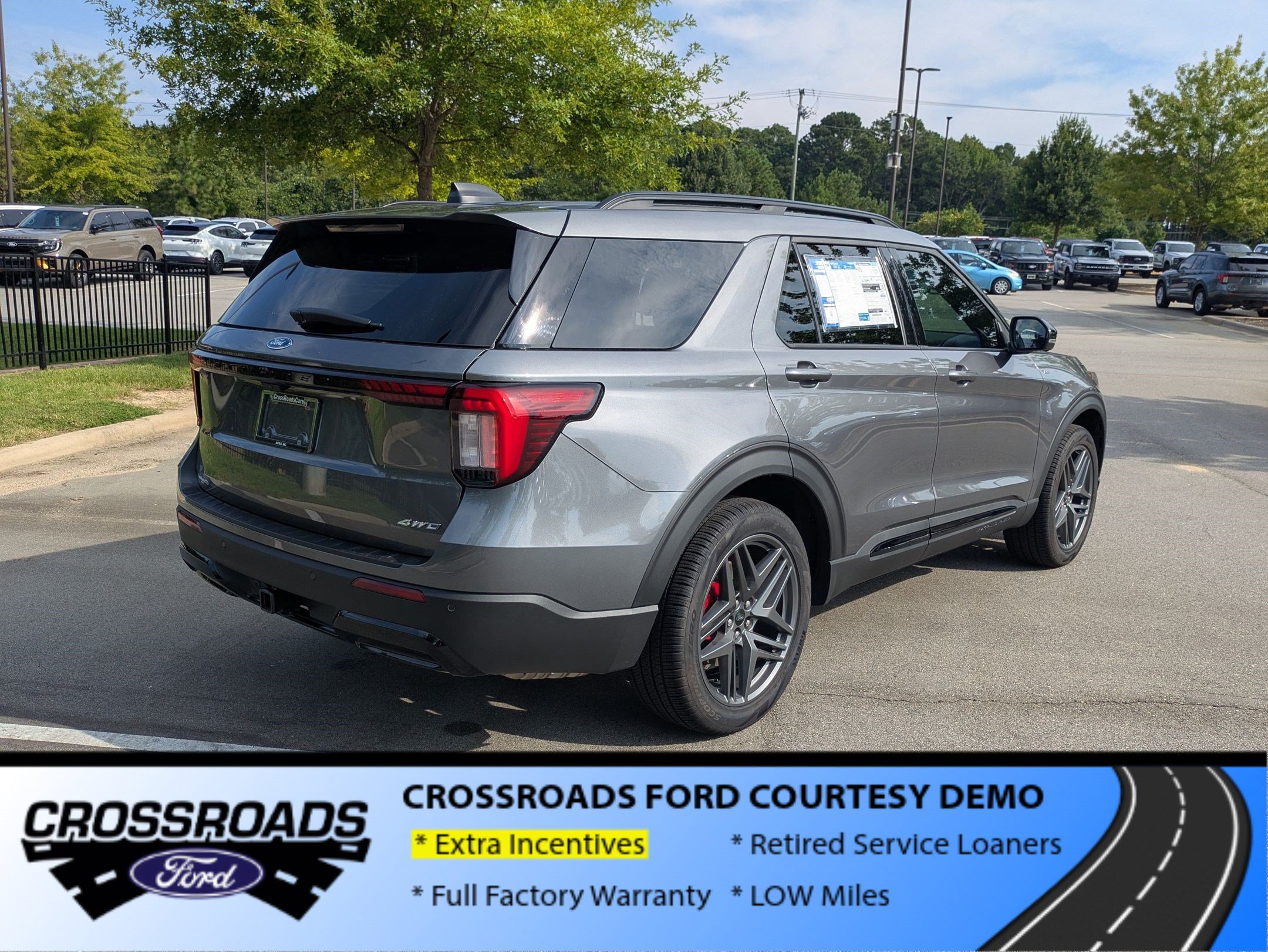 New 2026 Ford Explorer ST-Line w/ ST-Line Street Pack AWD/4WD image 4