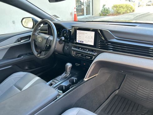Used 2025 Toyota Camry SE image 20