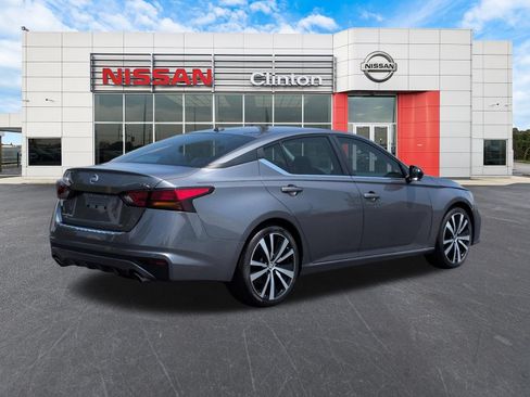 Used 2022 Nissan Altima 2.5 SR FWD image 3