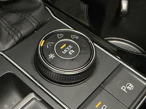 Used 2020 Volkswagen Atlas Cross Sport SEL Premium R-Line image 36