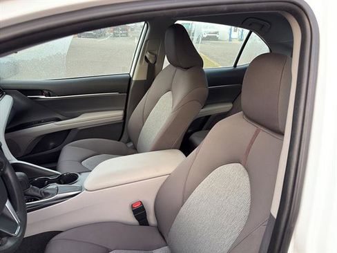 Used 2019 Toyota Camry LE image 13