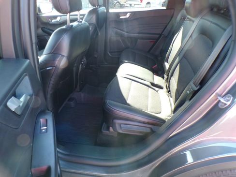 Used 2025 Ford Escape SE w/ Class II Trailer Tow Package FWD image 22