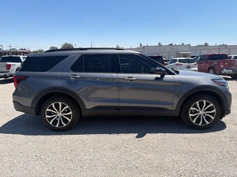 Used 2025 Ford Explorer ST-Line AWD/4WD image 8