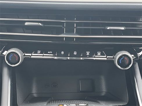 New 2026 Chevrolet Traverse LT w/ Enhanced Driving Package image 28