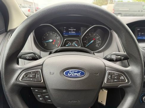 Used 2017 Ford Focus SE FWD image 19