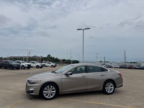Used 2025 Chevrolet Malibu LT FWD image 12