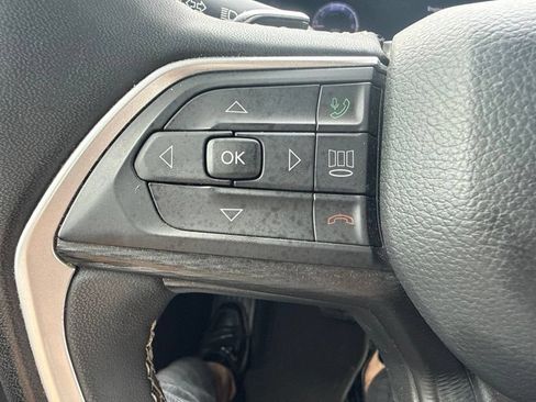 Used 2023 Jeep Grand Cherokee Altitude AWD/4WD image 20