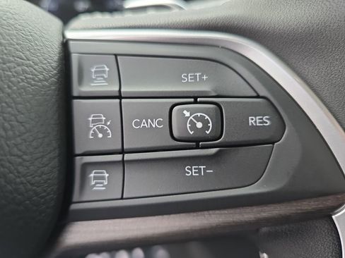 New 2025 Jeep Grand Cherokee Limited w/ Black Appearance Package AWD/4WD image 19