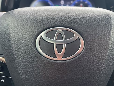 Used 2025 Toyota Crown Platinum image 39