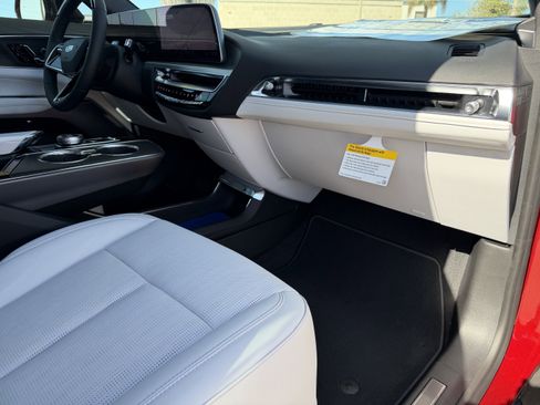 New 2026 Cadillac Lyriq Luxury image 12