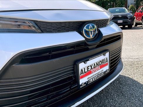 Used 2025 Toyota Corolla LE FWD image 28