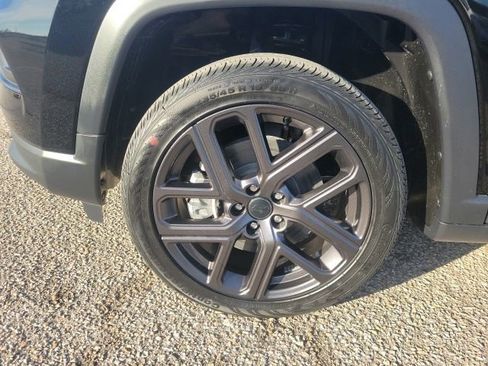 New 2026 Jeep Compass Latitude image 24