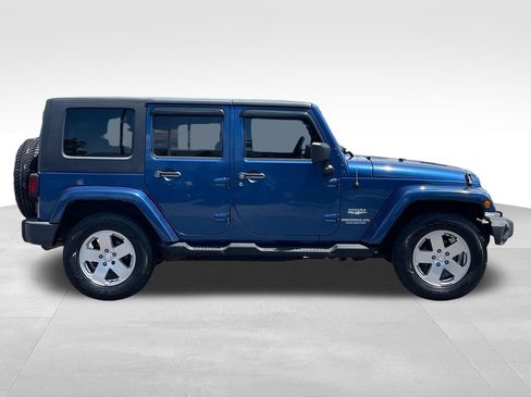 Used 2010 Jeep Wrangler Unlimited Sahara w/ Dual Top Group AWD/4WD image 8