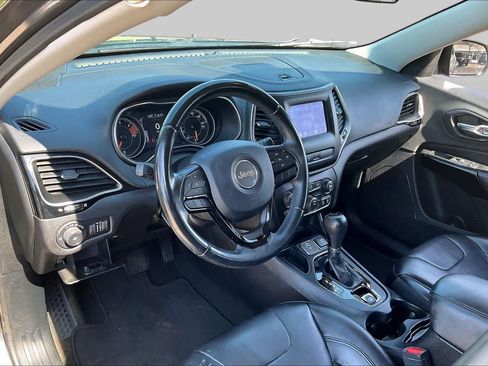 Used 2019 Jeep Cherokee Latitude Plus FWD image 17