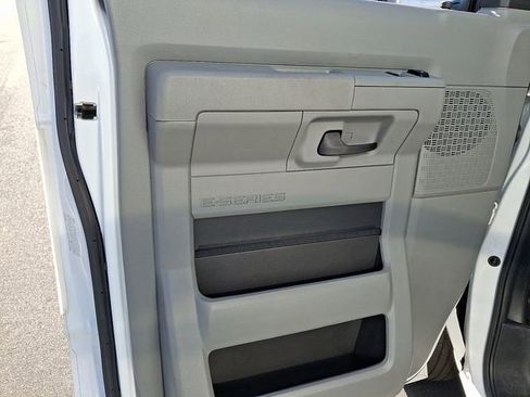 Used 2024 Ford E-450 and Econoline 450 Super Duty w/ Driver's Safety Package image 11