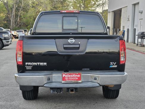 Used 2018 Nissan Frontier SV image 5