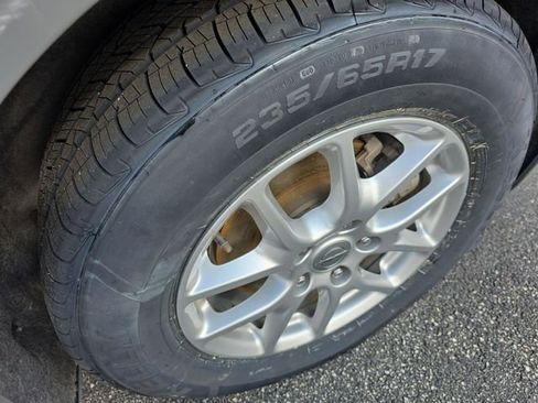 Used 2023 Chrysler Pacifica Touring-L FWD image 13