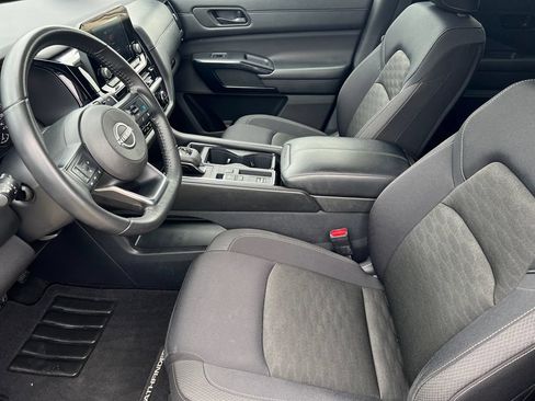 Used 2024 Nissan Pathfinder SV FWD image 19