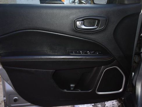 Used 2019 Jeep Compass Latitude image 14