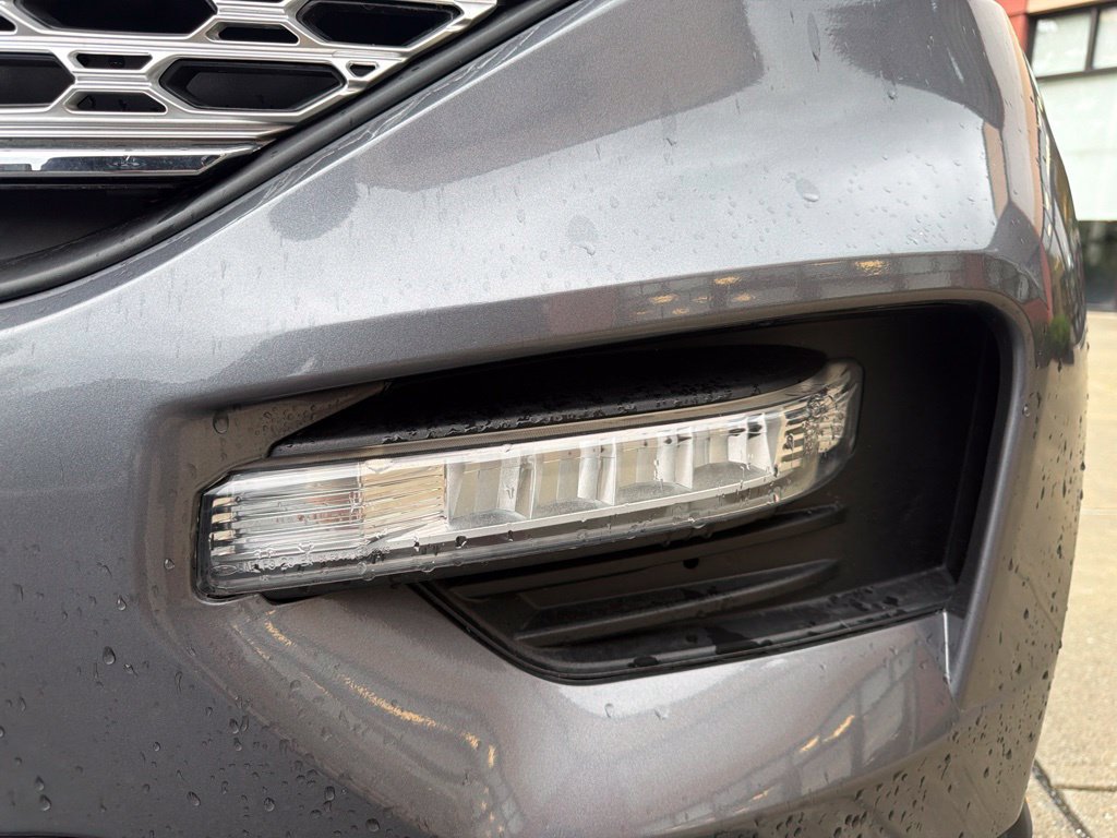 Used 2023 Ford Explorer Limited AWD/4WD image 19