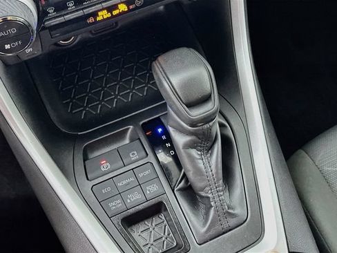 Used 2025 Toyota RAV4 XLE AWD/4WD image 14
