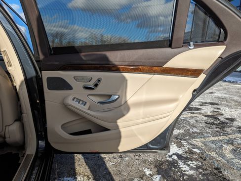 Used 2017 Mercedes-Benz S 550 4MATIC Sedan image 35