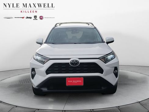 Used 2020 Toyota RAV4 XLE Premium FWD image 18