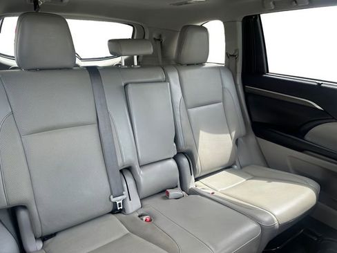 Certified 2019 Toyota Highlander Limited AWD/4WD image 18