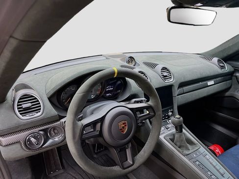 Certified 2025 Porsche 718 Cayman GT4 RS RWD image 4