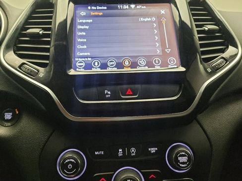 Used 2019 Jeep Cherokee Limited w/ Luxury Group FWD image 25
