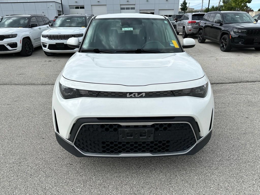 Used 2024 Kia Soul LX w/ Option Group 015 FWD image 3