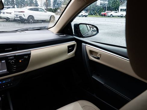 Used 2014 Toyota Corolla L image 9