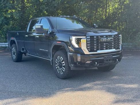 Used 2024 GMC Sierra 2500 Denali Ultimate w/ Max Trailering Package AWD/4WD image 4