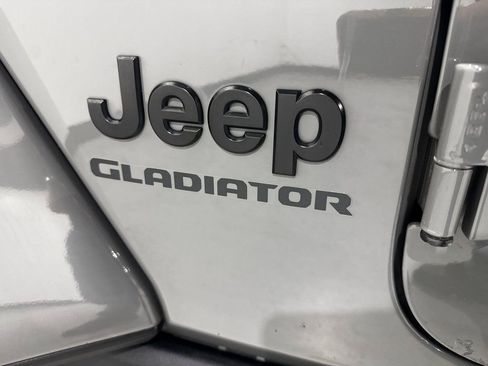 Used 2021 Jeep Gladiator Willys image 33