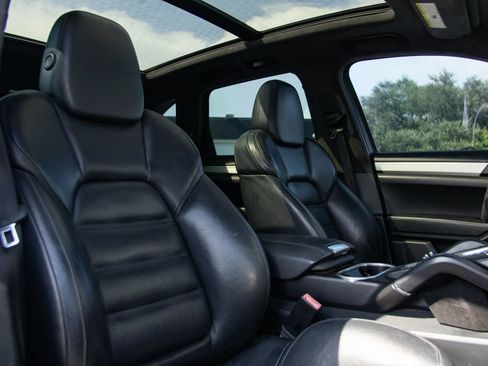 Used 2015 Porsche Cayenne Turbo AWD/4WD image 16