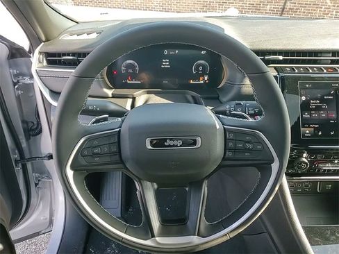 New 2025 Jeep Grand Cherokee Laredo X w/ Luxury Tech Group I image 24