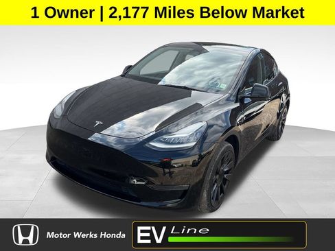 Used 2023 Tesla Model Y Long Range AWD/4WD image 1