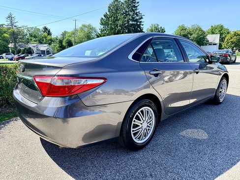 Used 2016 Toyota Camry LE FWD image 4