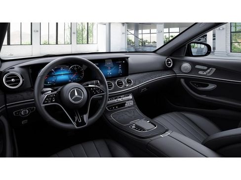 Used 2023 Mercedes-Benz E 350 4MATIC Sedan image 3