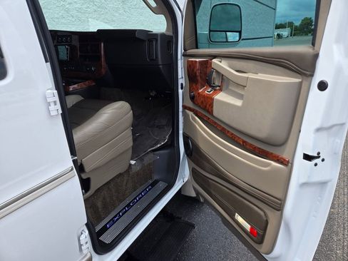 Used 2022 Chevrolet Express 2500 w/ Enhanced Convenience Package image 23