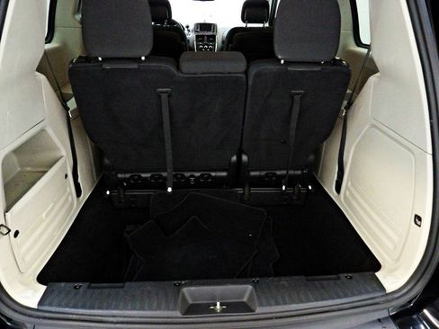 Used 2018 Dodge Grand Caravan SE w/ UConnect Hands-Free Group FWD image 12