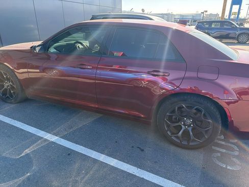 Used 2019 Chrysler 300 Touring w/ Sport Appearance Package image 8